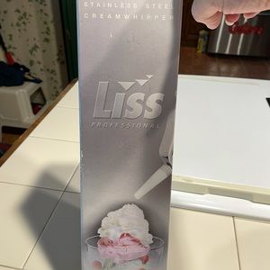 Lisa whipping cream bottle